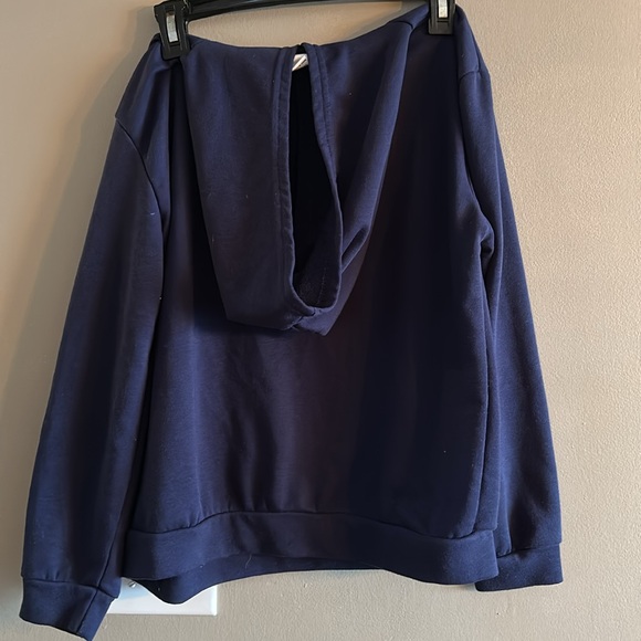 This is a SHEIN BOYS hoodie size 11-12y. Fits like a boys large hoodie - Picture 3 of 4